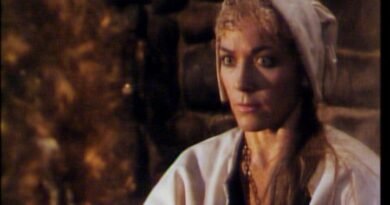 Tales from the Darkside: "Auld Acquaintances" (Season 3, Episode 18)