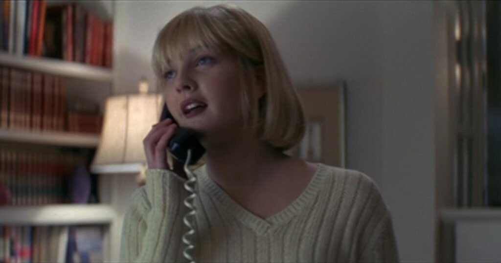 Casey Becker (Drew Barrymore)