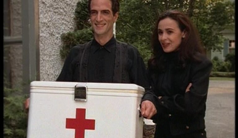 Are you Afraid of the Dark?: "The Tale of the Nightly Neighbors" (S1E08)