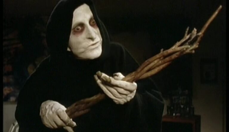 Are you Afraid of the Dark?: "The Tale of the Magician's Assistant" (S2E11)