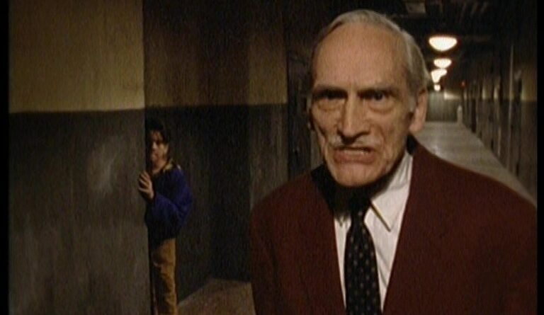 Are you Afraid of the Dark?: "The Tale of the Phone Police" (S3E04)