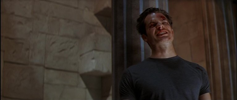 Mickey Altieri (Timothy Olyphant)