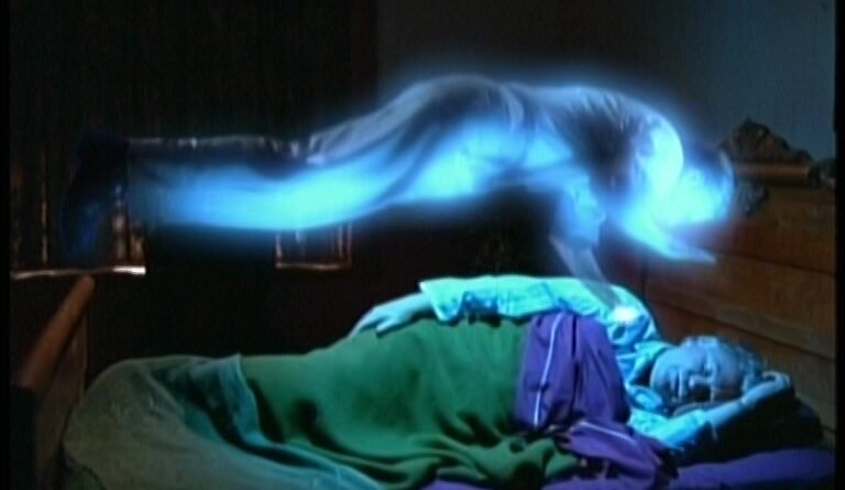 Are you Afraid of the Dark?: "The Tale of the Room for Rent" (S4E08)